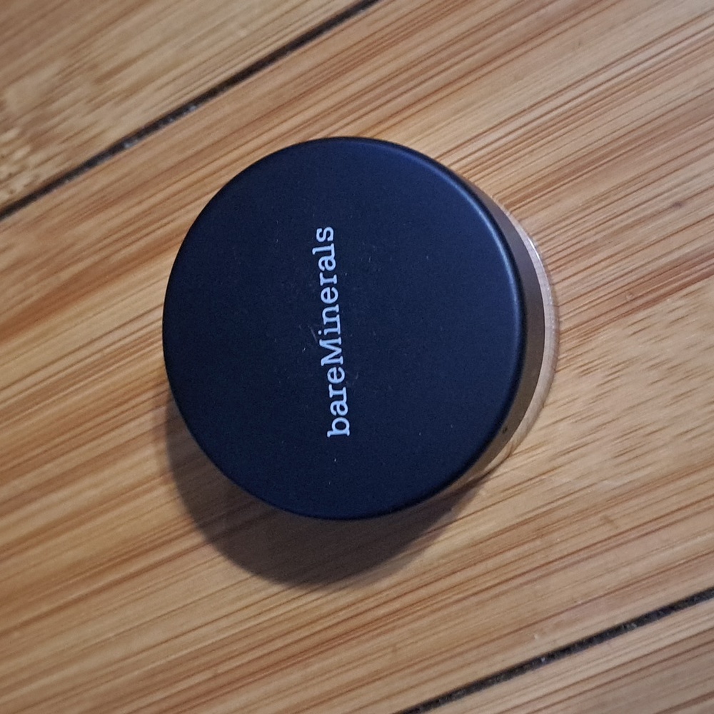 Bare Minerals Multi-Tasking SPF 20 Powder Concealer - Picture 3 of 3